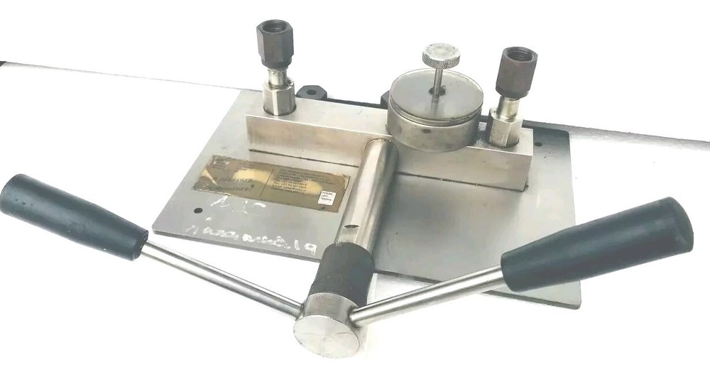 comparison Pressure Gauge tester  stiko  COP 700 (700 bar)