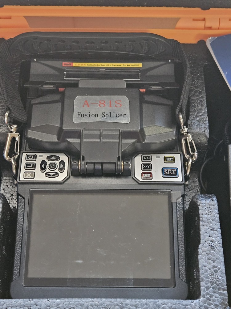 A-81S Core Alignment Fusion Splicer Splicing Machine FTTH in Case