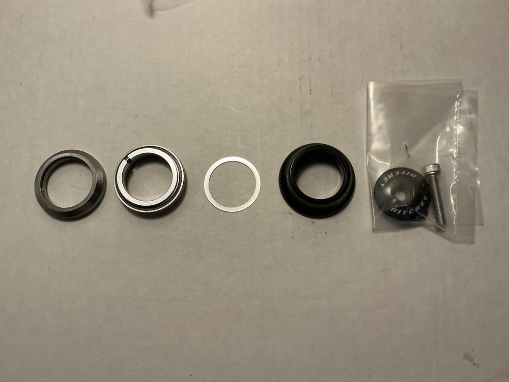 Ritchey WCS headset (upper IS42/28.6 - 16mm stack height | lower IS42/30)