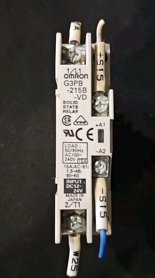 Omron G3PB-215B-VD Solid State Relay & Heatsink 100-240VAC Load 12-24VDC Input
