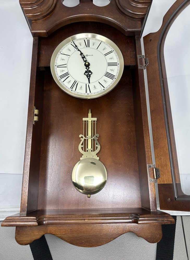 Howard Miller Everett 625-253 Chiming Wall Clock Winsor Cherry