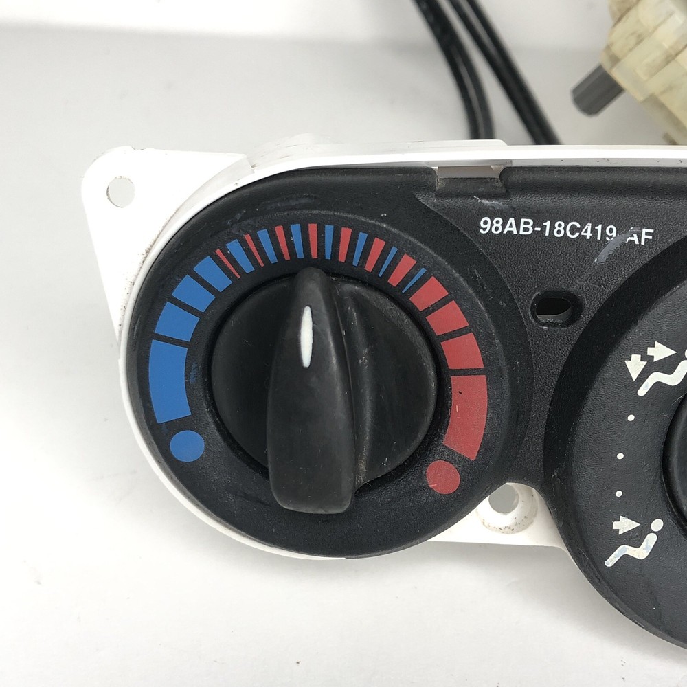 2000-2007 Ford Focus A/C Heater Climate Control Unit with Cables & Actuator OEM