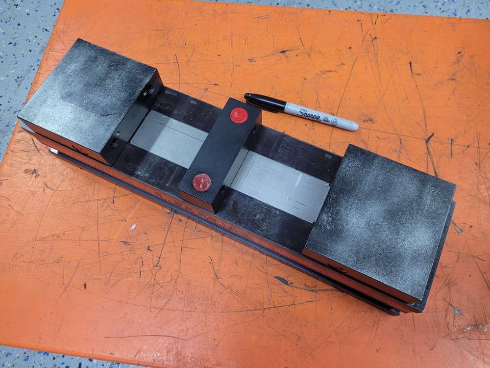 Chick Qwik Lok 4" Milling Vise with jaws