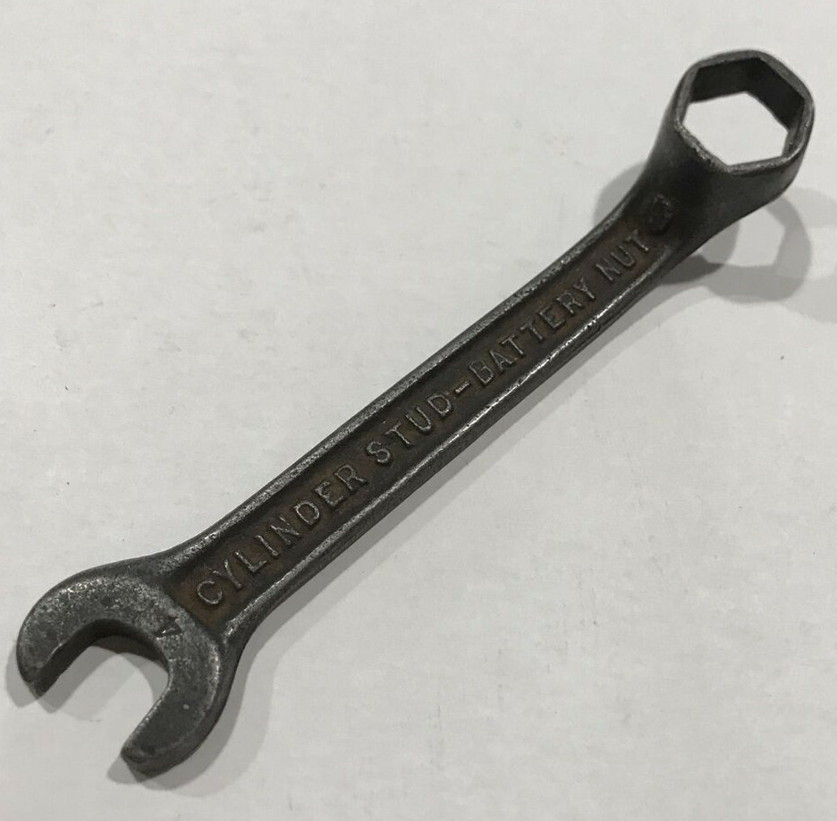 Vintage Cylinder Stud Battery Nut Spark Plug-Gen. Nut 90257