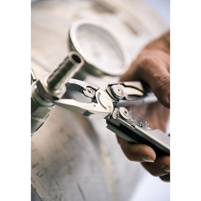 LEATHERMAN TOOLS Surge Multi-Tool