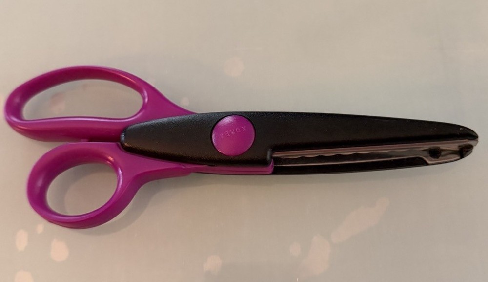 FISKARS Decorative Paper Edging Craft Scissors - Scallop Pattern