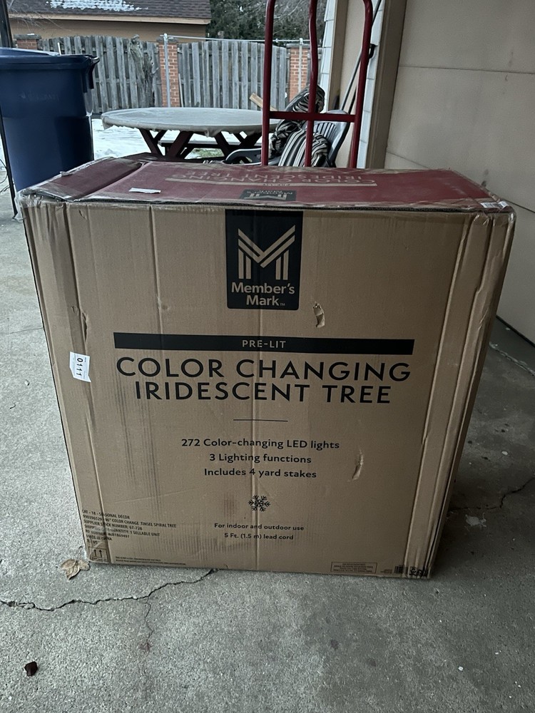 Member's Mark 8' Pre-Lit Iridescent Color-Changing Spiral Tree