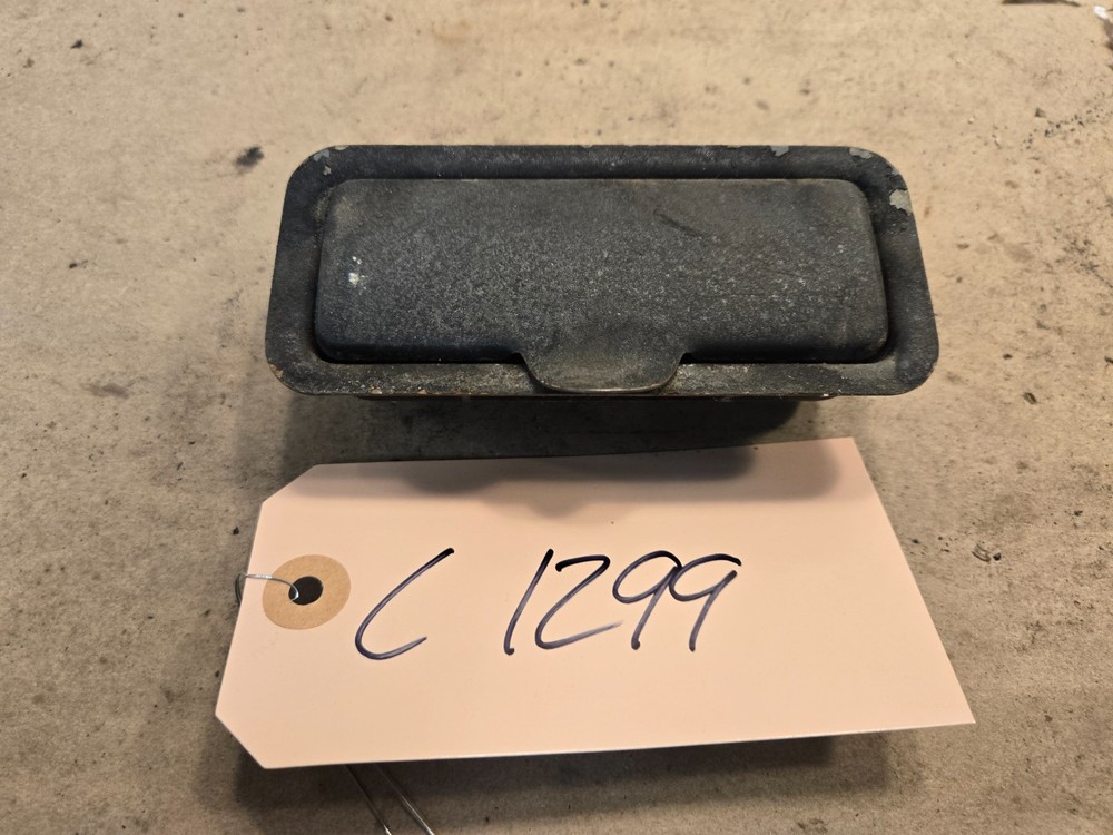 Triumph TR6 GT6 Spitfire Ashtray 613186