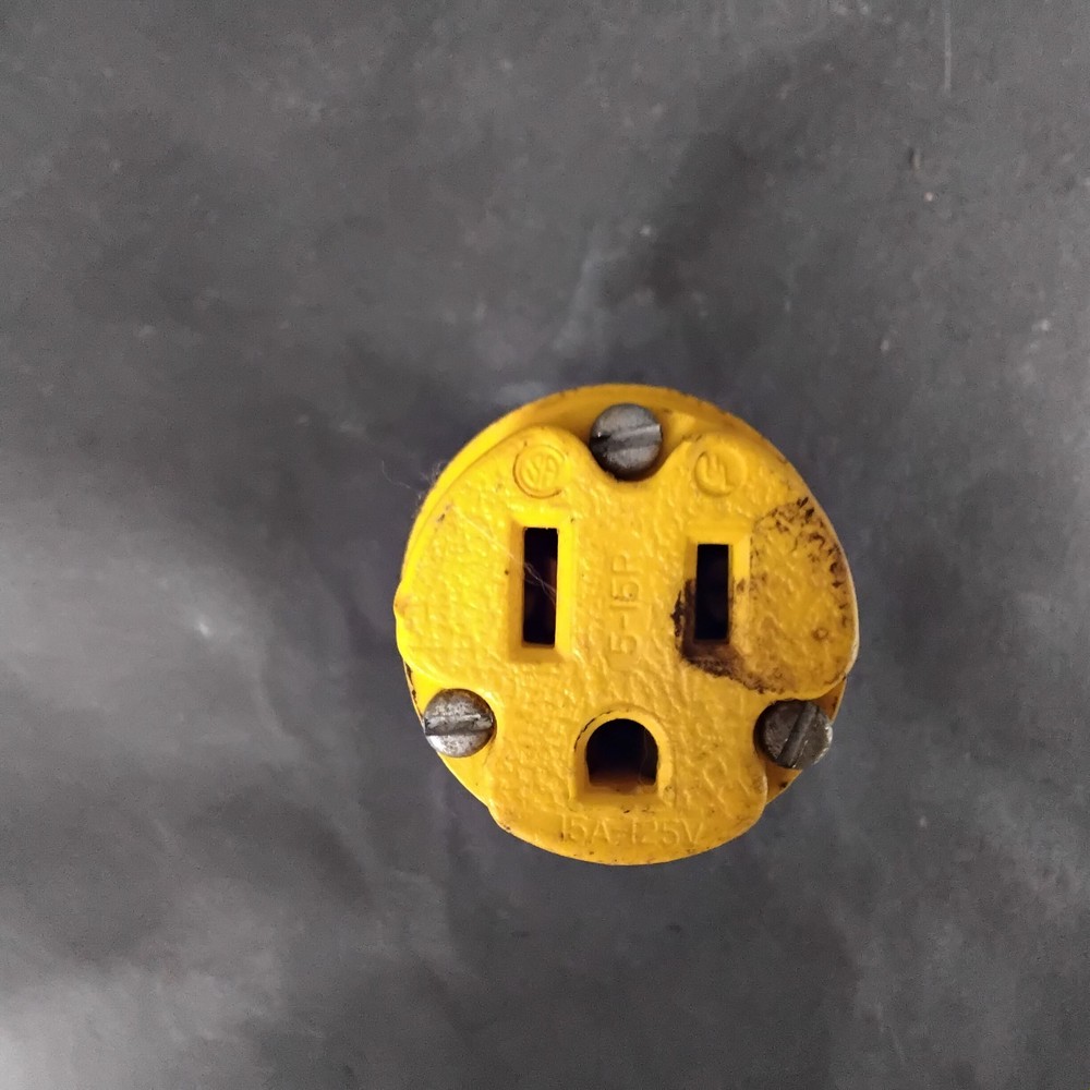 GENERAL ELECTRIC 5-15R LOCKING PLUG ($14 OBO)