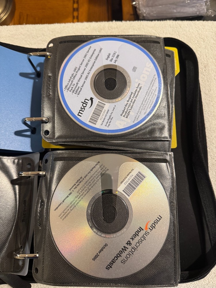 Lot of MSDN Subscriptions/Index & Webcasts/Subscriptions Library (71 Disc Total)