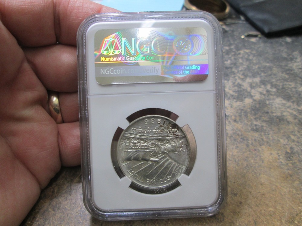 1936 OREGON TRAIL COMMORATIVE HALF DOLLAR IN NGC MS66 UNCIRCULATED CONDITION