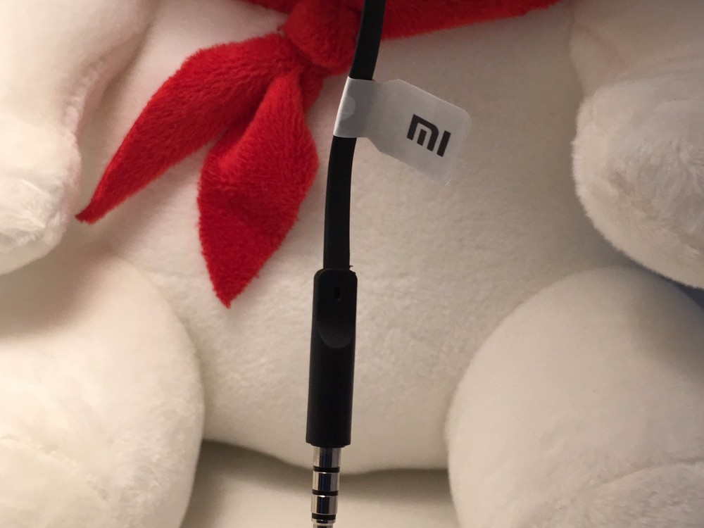 Xiaomi MI in ear Piston Earphone with remote Mic Black Fundamental Basic edition