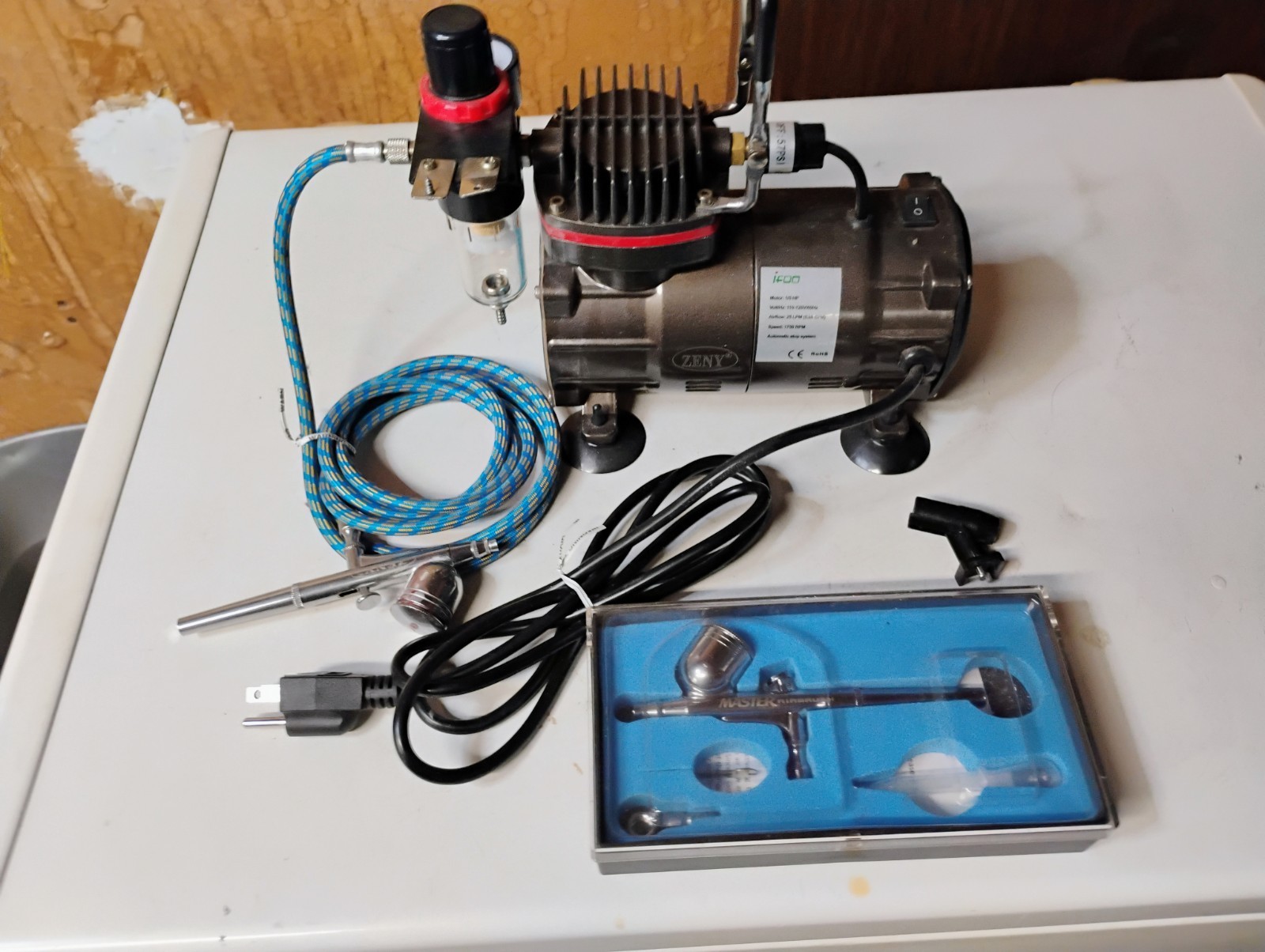 Airbrush Compressor . READ