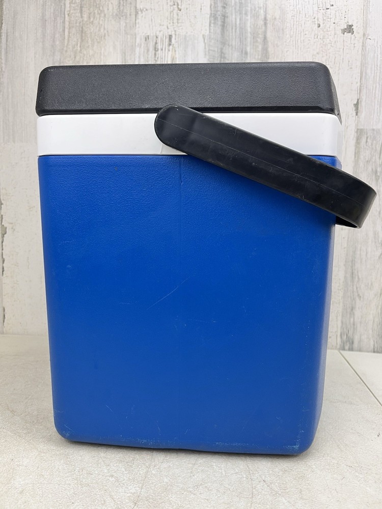 Igloo Ice Cooler 18 Pack 12 Quart Capacity Carry Handle - Blue Pre-Owned Good