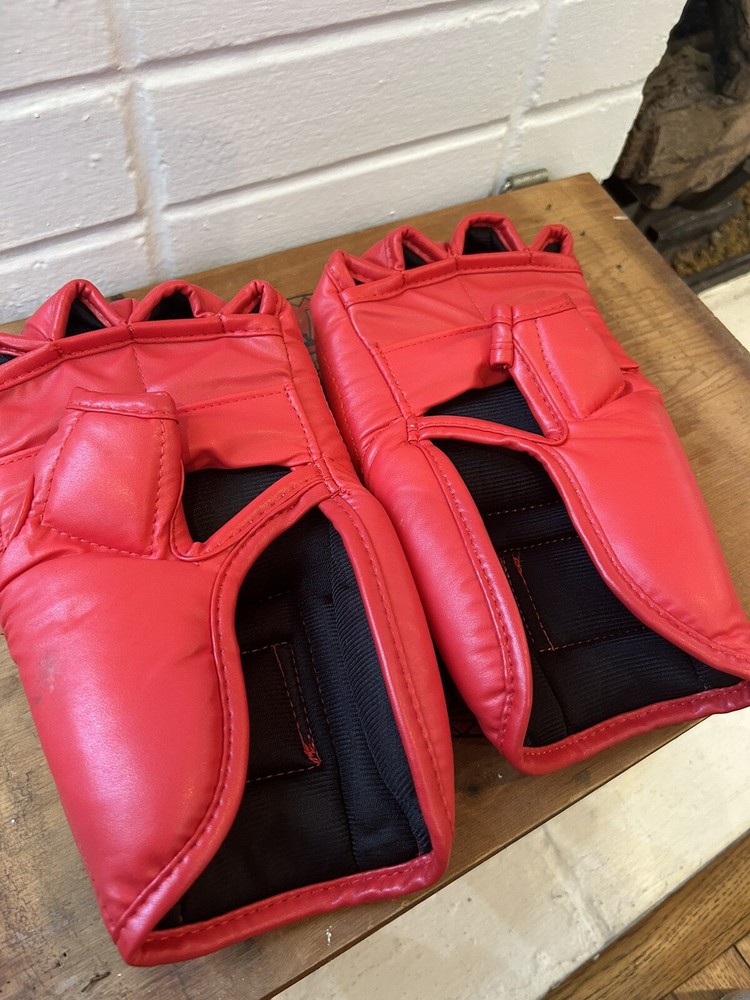Lion Martial Arts Red Grappling Gloves Size Medium