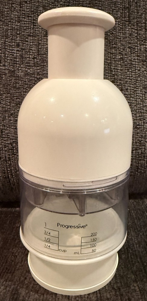 Pampered Chef Push Function Food Chopper - White EUC