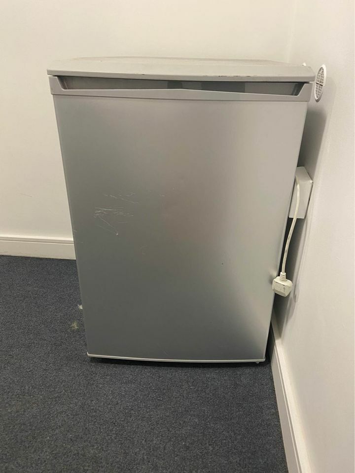 Arctic King AUFM011AEW 3.5 cu ft Chest Freezer GREY