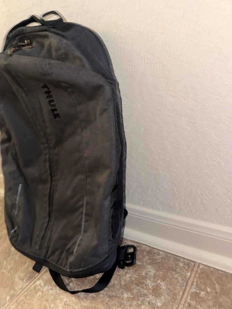 THULE Vea Backpack 21L Multi-Compartment Laptop Duffel Sling Bag Gray Black