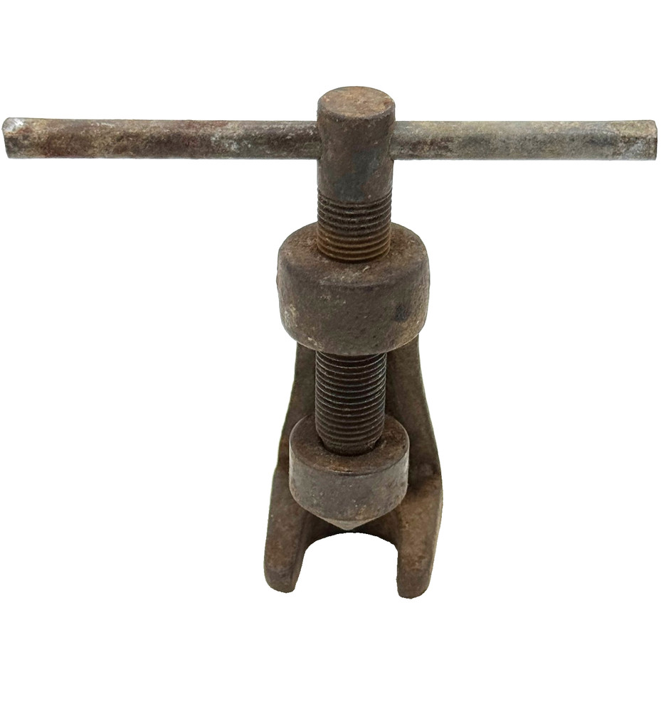 VINTAGE FLARING TOOL SCREWS IN & OUT AS IT SHOULD.