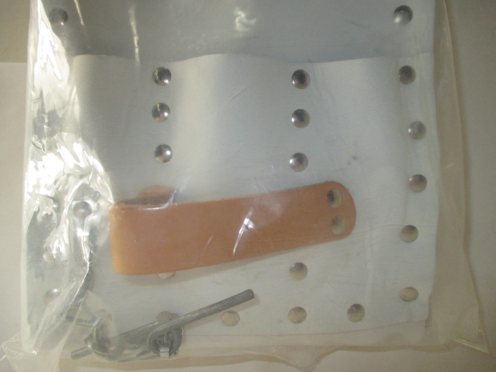 KLEIN TOOLS 5166~7-POCKET - WHITE LEATHER TOOL POUCH~CHICAGO,ILLS. USA~BRAND NEW