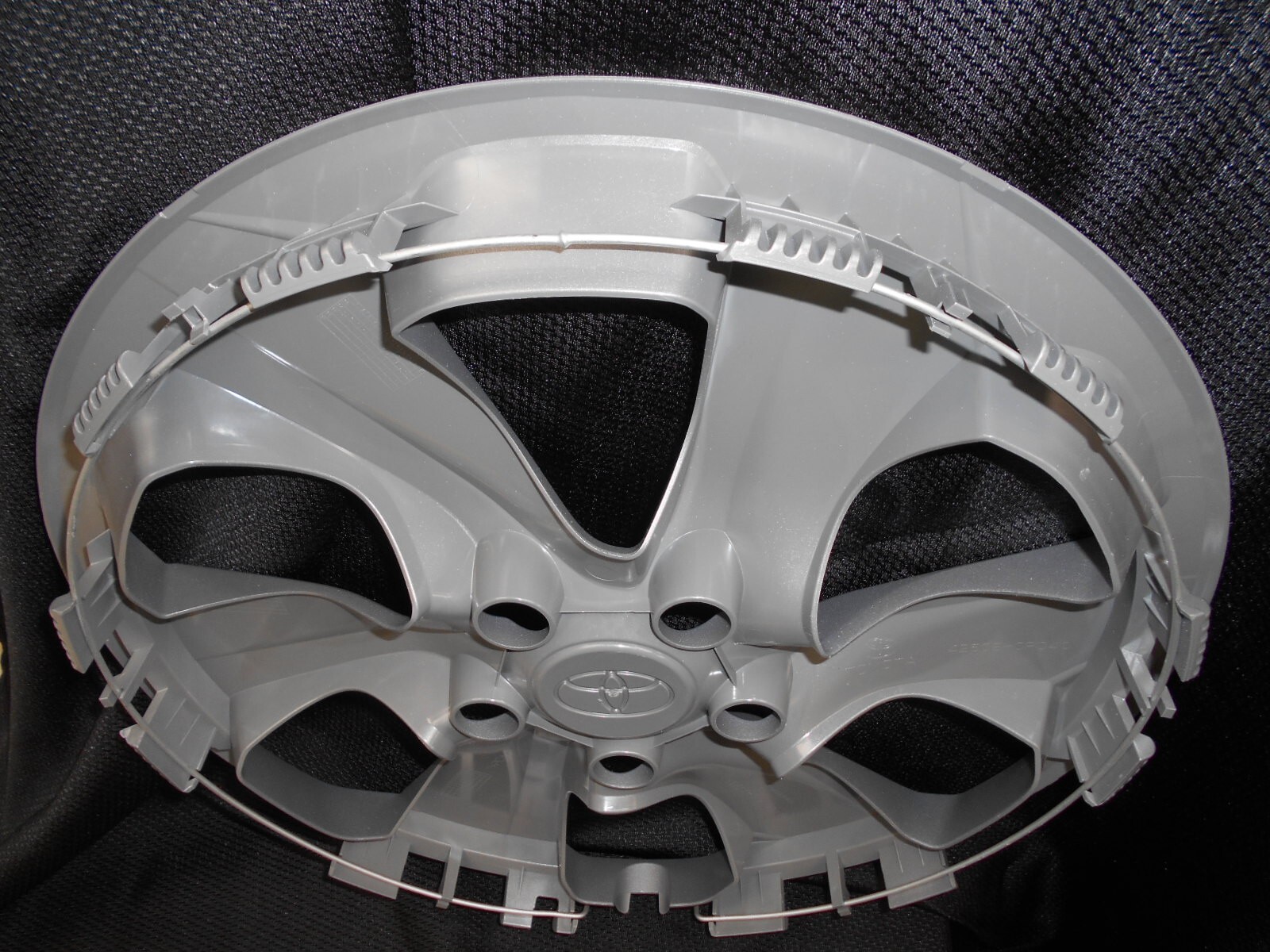 Hubcap for Toyota Rav4 2019-2025 New Genuine OEM Factory 17-in NEW 42602-0R040