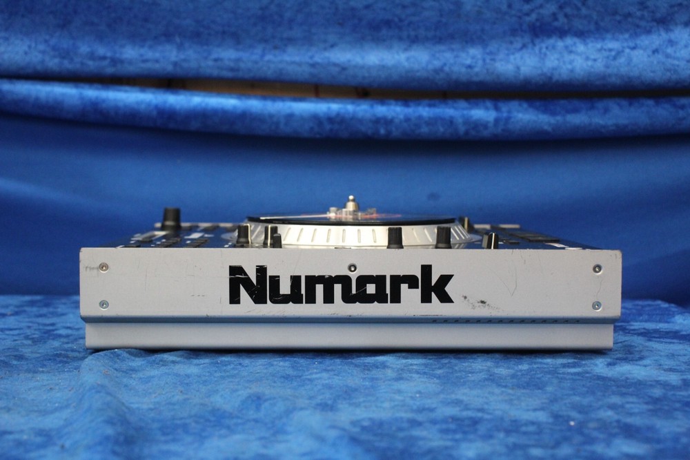 Numark V7 High-resolution Motorized Turntable Software Controller -Black