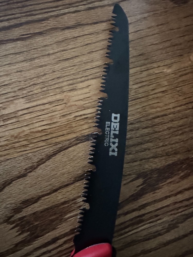 DELXI Hand Saw. 25cm blade with lock
