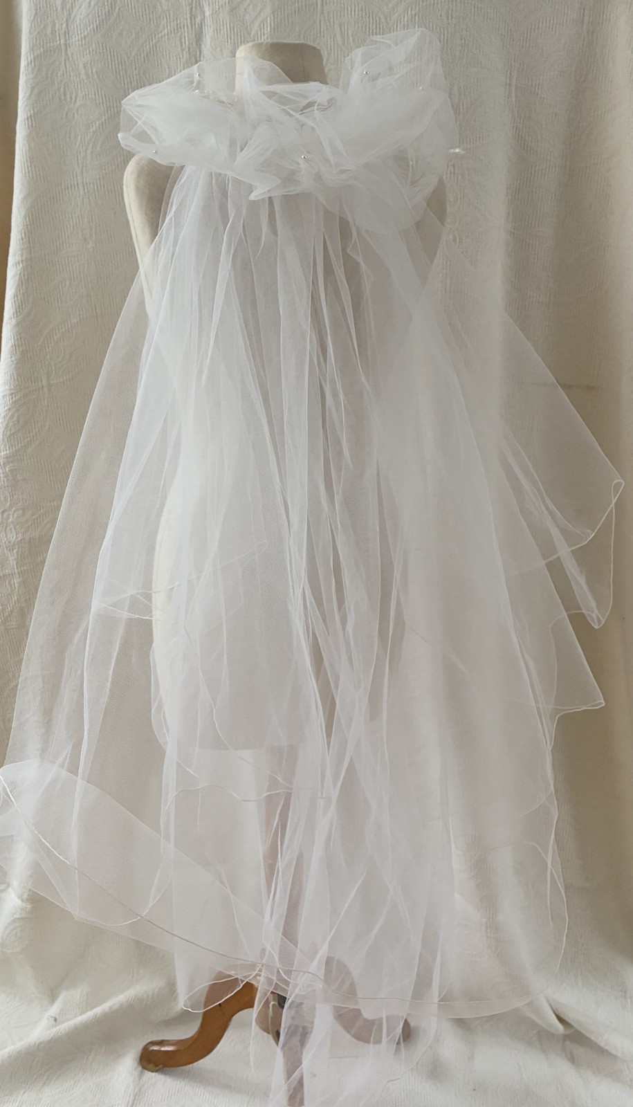 Vintage 1980s White Faux Pearls Roses Beaded Multi-Tier White Bridal Veil 39"