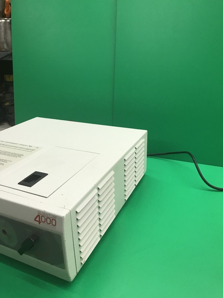 Stryker Endoscopy Quantum 4000 Light Source, Model 220-170-000