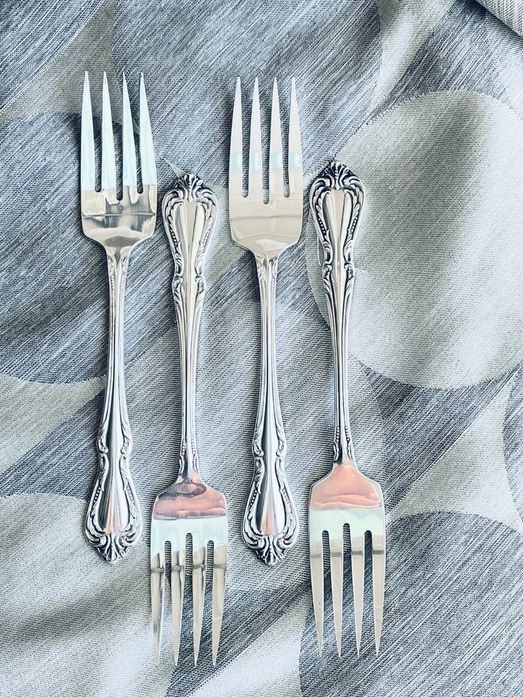 Oneida Wm A Rogers CHALICE / HARMONY Silverplate Flatware Service for 4 (2 av)