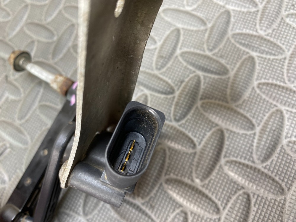 Tesla Model S Height Level Sensor Rear Left 1027971-00-A