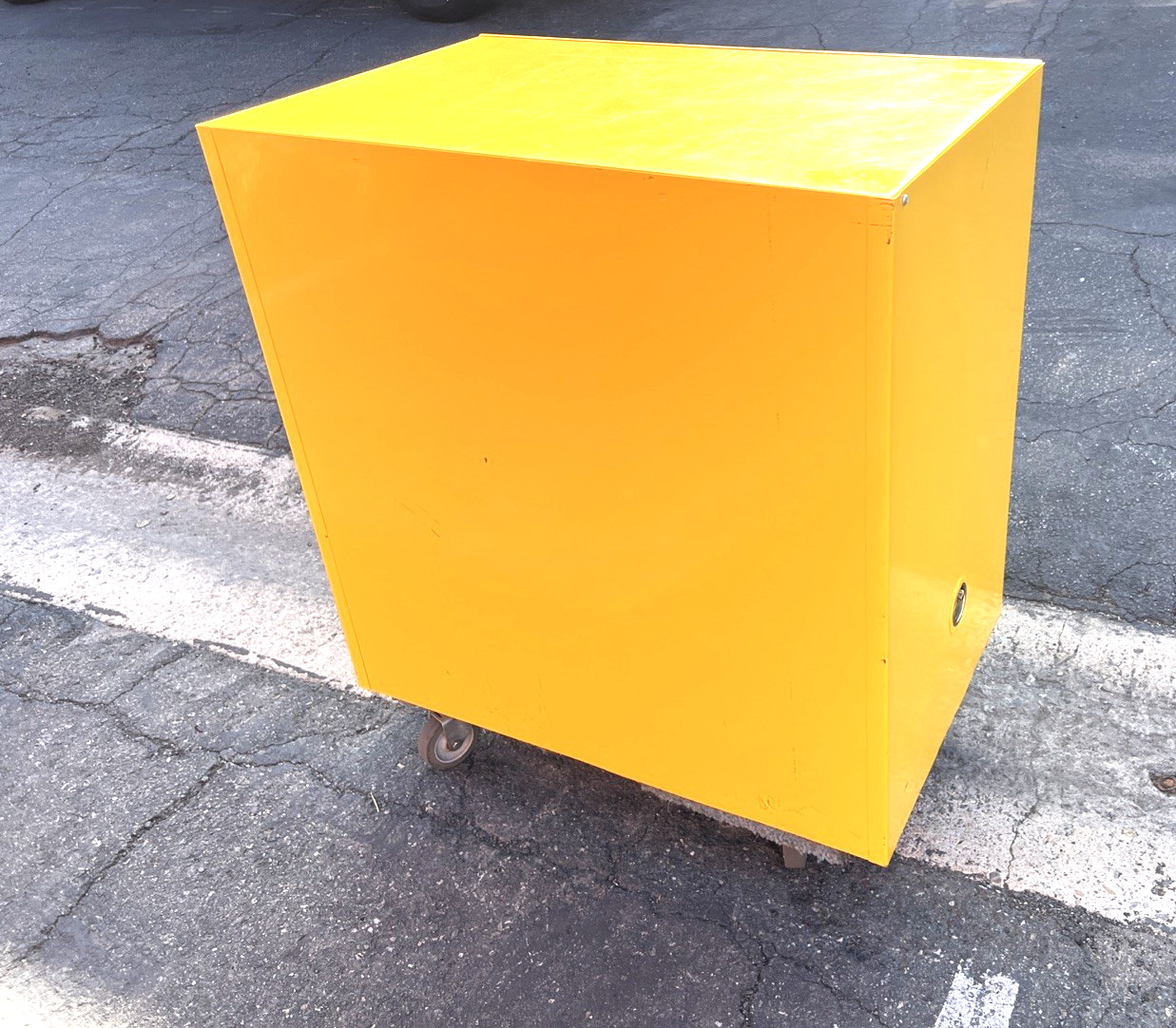 Edsal 22 gal Steel Freestanding Flammable Safety Storage Cabinet