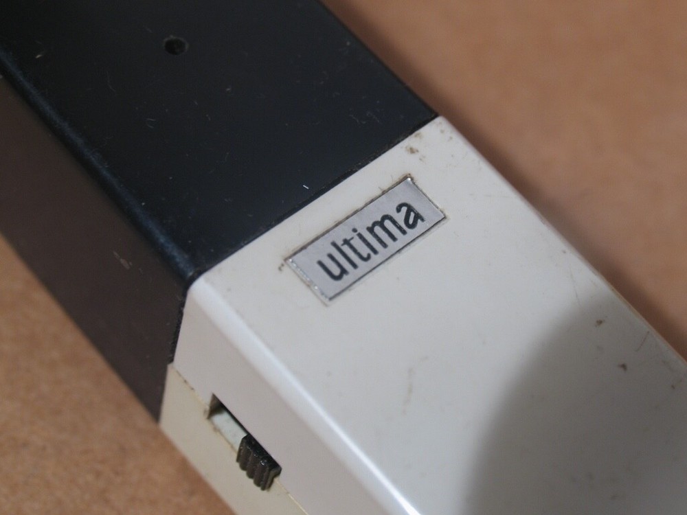 ULTIMA Focusable Pointer, German made uses 2 C batteries