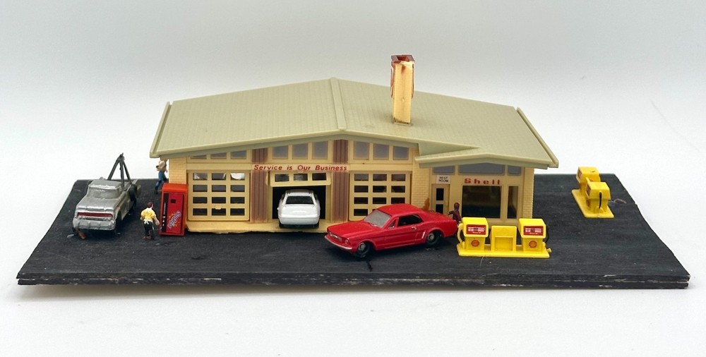 Bachmann N Scale Shell Gas Station