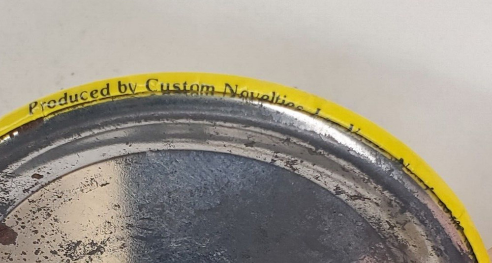 Vintage 1976 Superman Flying Button Pinback DC Comics