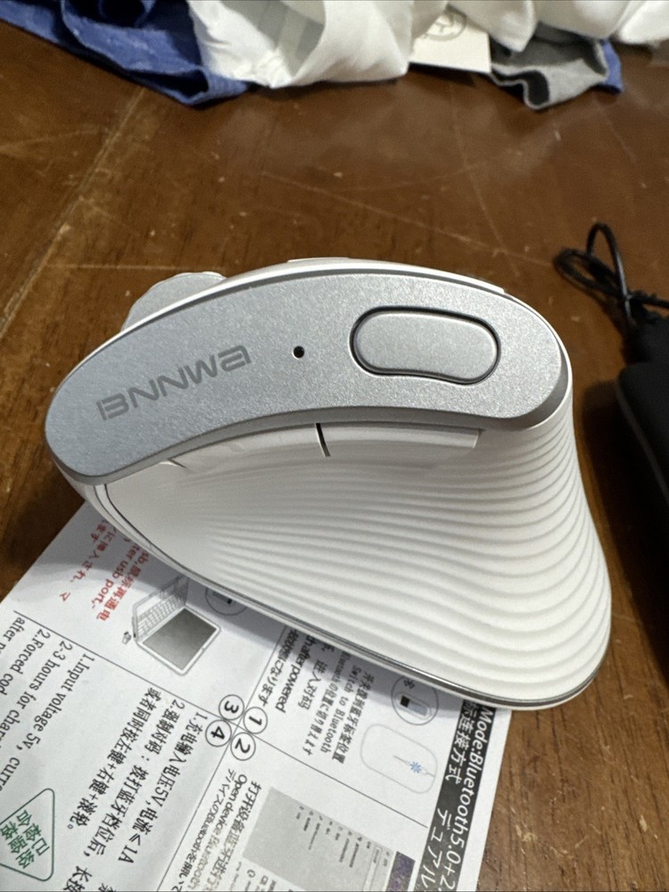 Wireless 2.4G Ergonomic Vertical Mouse White Plus Dual Me Mouse Black