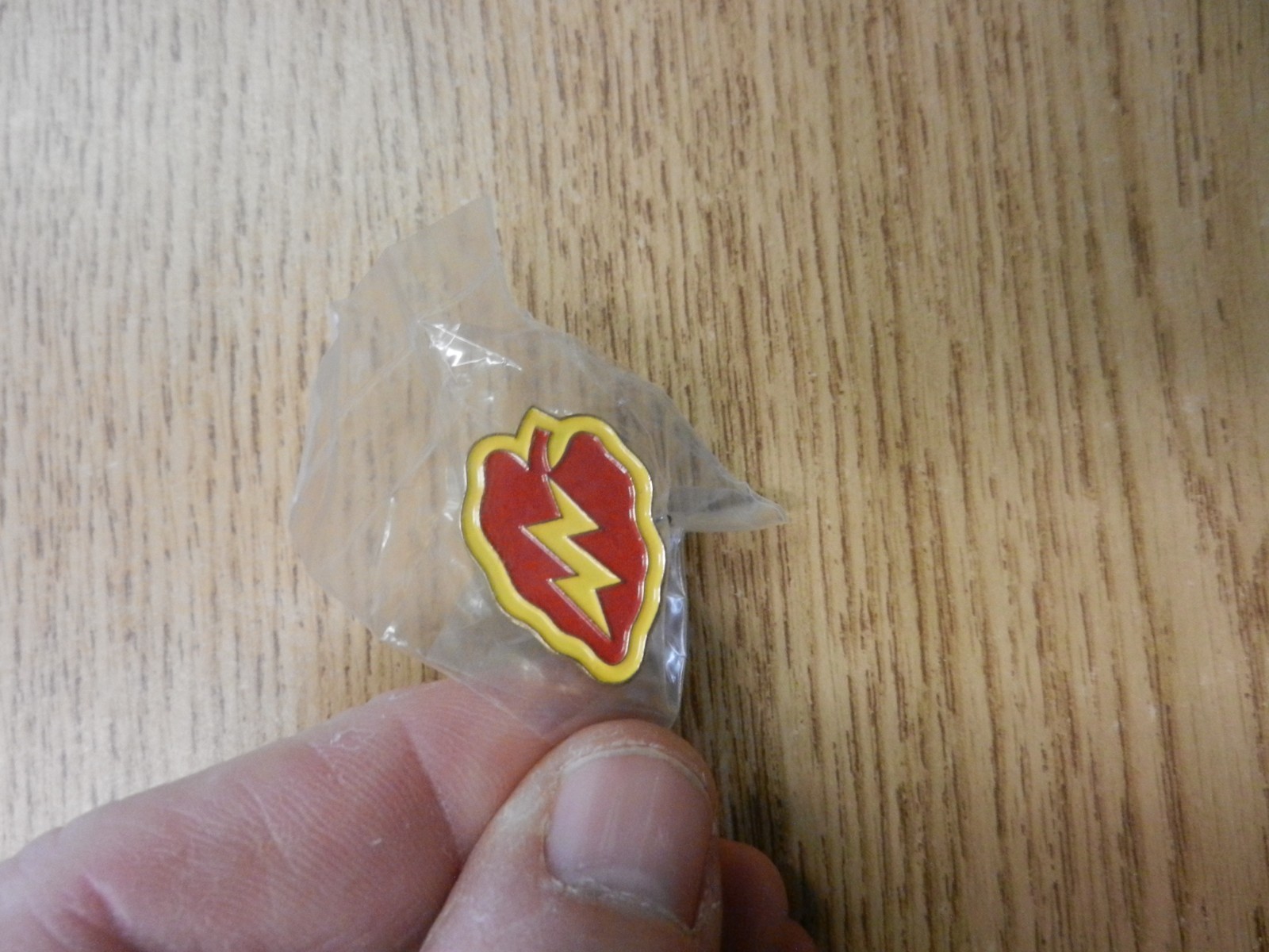 25th Infantry Division United states Army Lapel hat Pin 1" tall Unused