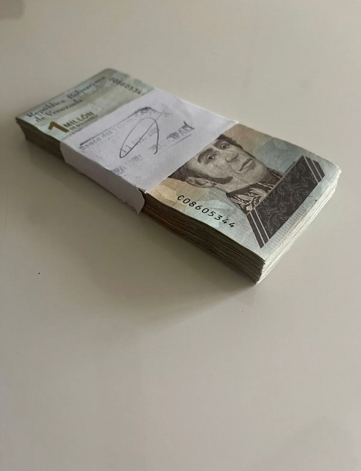 Venezuela 1 Million Bolivares  100 Banknotes year 2020 CIRCULATED COA