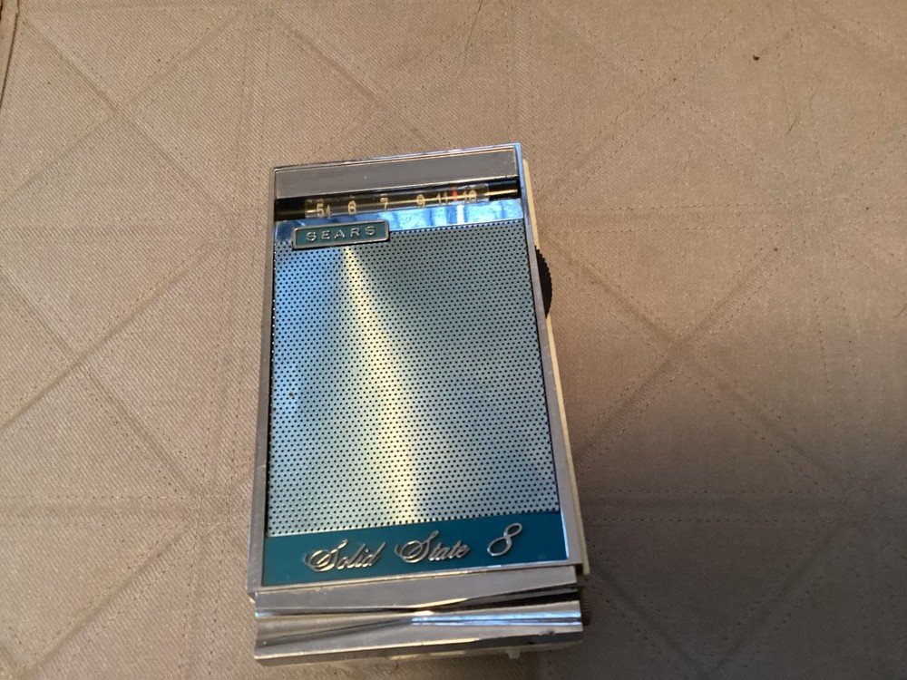 Vintage Sears Solid State 8  Radio