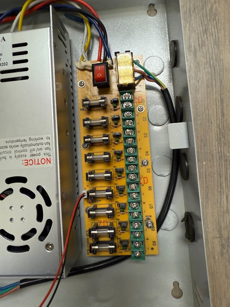 12V DC 9 Output switch mode CCTV Power Supply UNTESTED READ