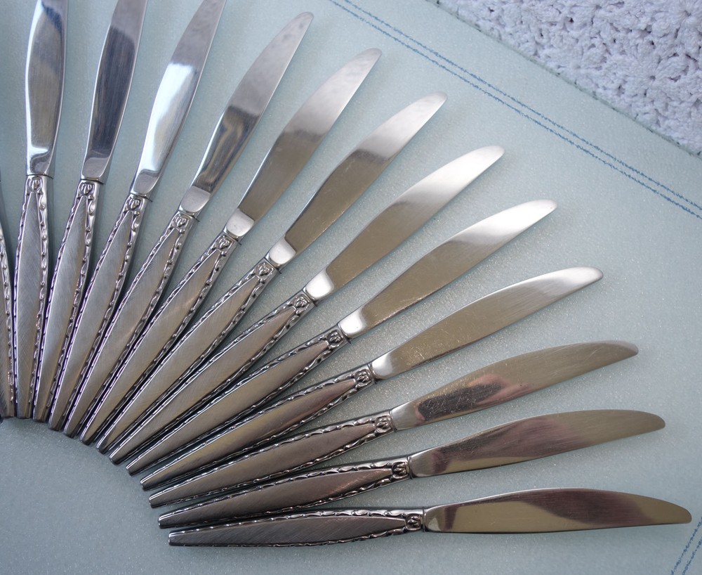 VENETIA Oneida Community Stainless Flatware 2 DINNER KNIVES