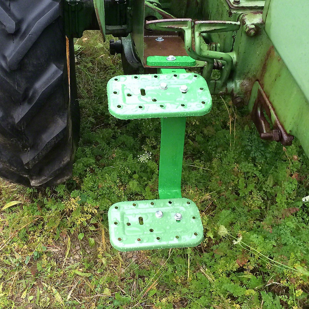 2 STEP & BRACKET  M MT  JOHN DEERE JD 3114