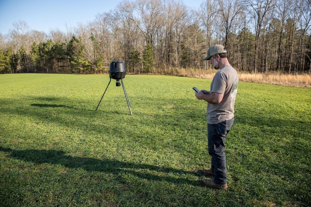 Deer Feeder Kit with Digital Timer and Quicklock Adapter for Flat Bottom Hopp...