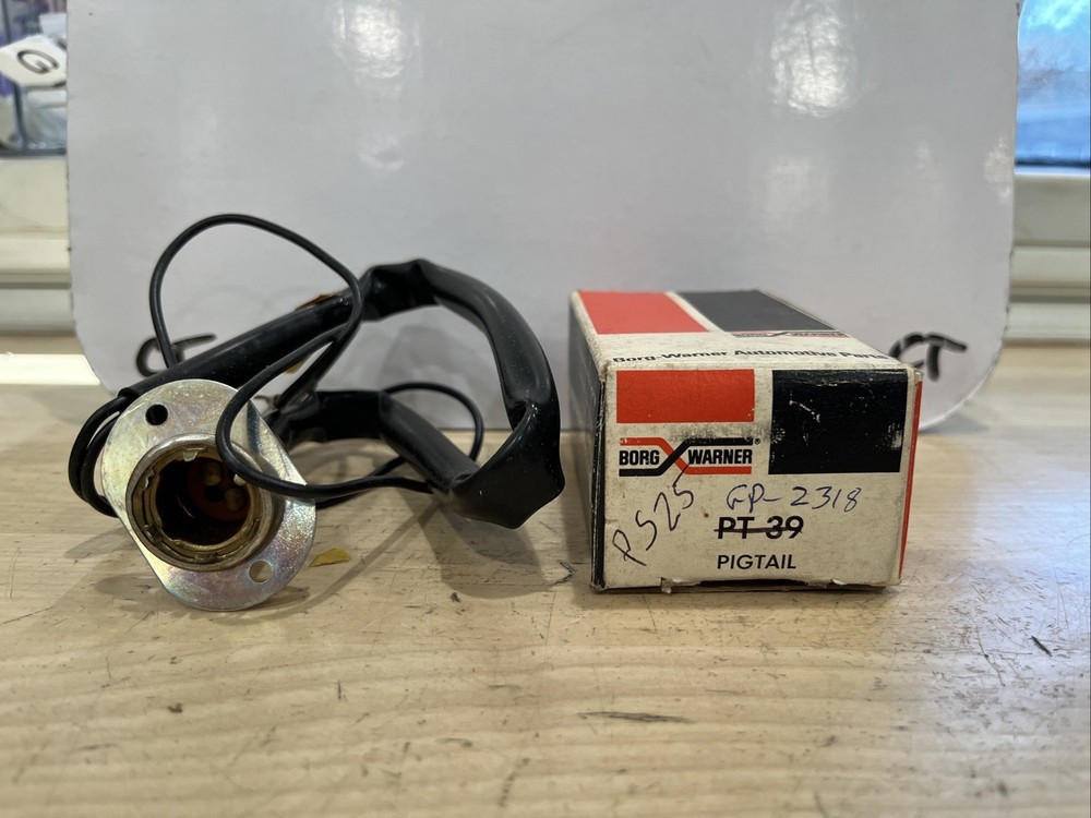 BORG WARNER Pigtail Light Socket PT-39 NEW