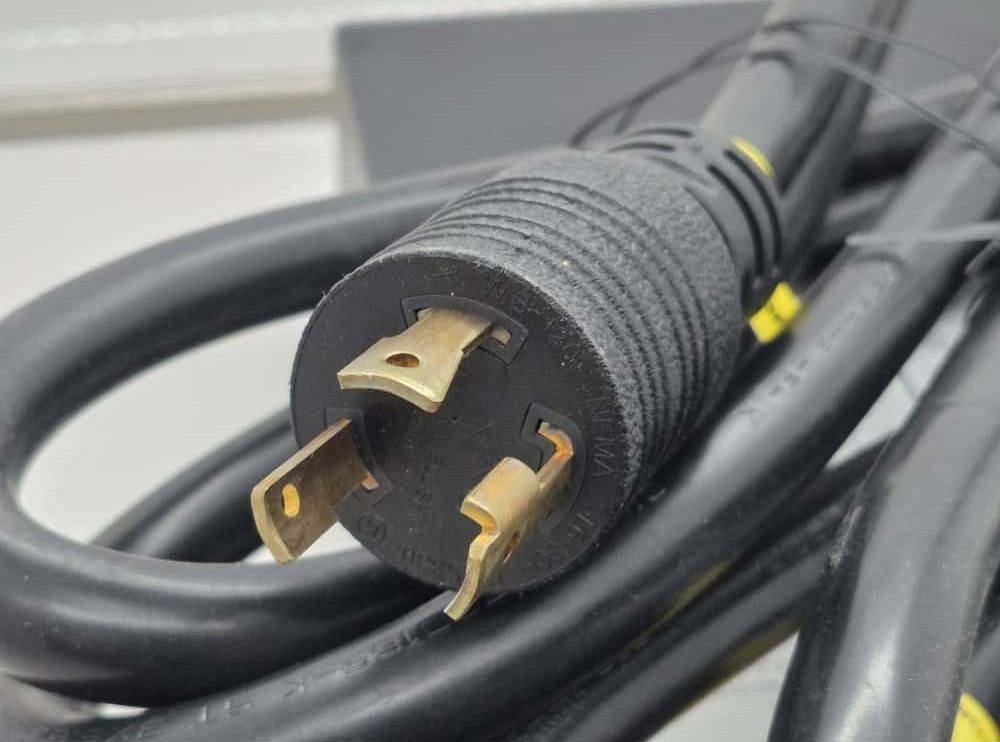 Schneider Electric Rack Automatic Transfer Switch APC AP4432 With Rack Mounts