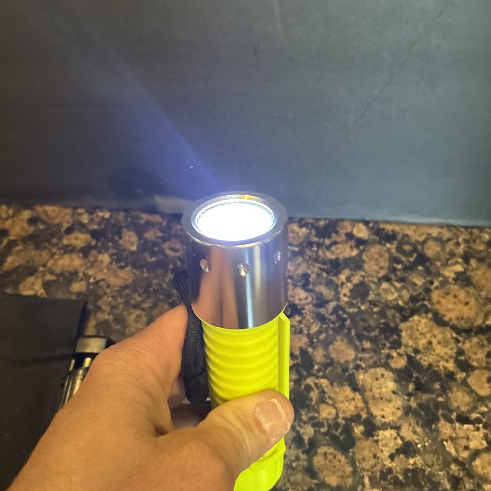 ESky 500 lumen Diving Flashlight DF20 Bundle