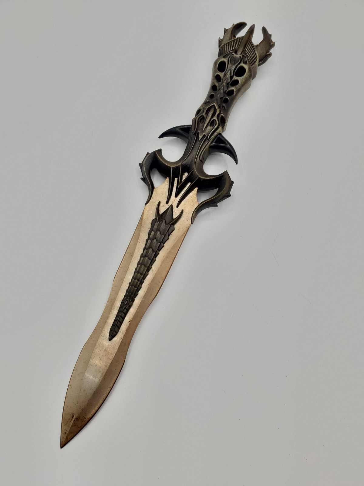 United Cutlery UC1404 Blades of Atlantis Triton's Blade With Stand And Box