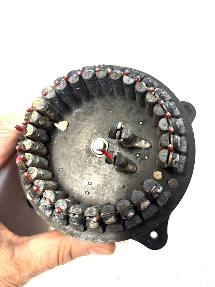 The Lewis Engineering Co. 27S28B4 - 28 Point Temp. Selector Switch 4" Face