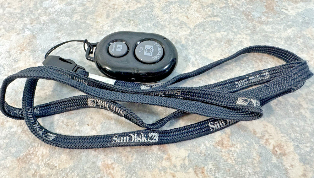 Bluetooth Remote Shutter CAMERA 360 iOS | Android with Scandisk Lanyard