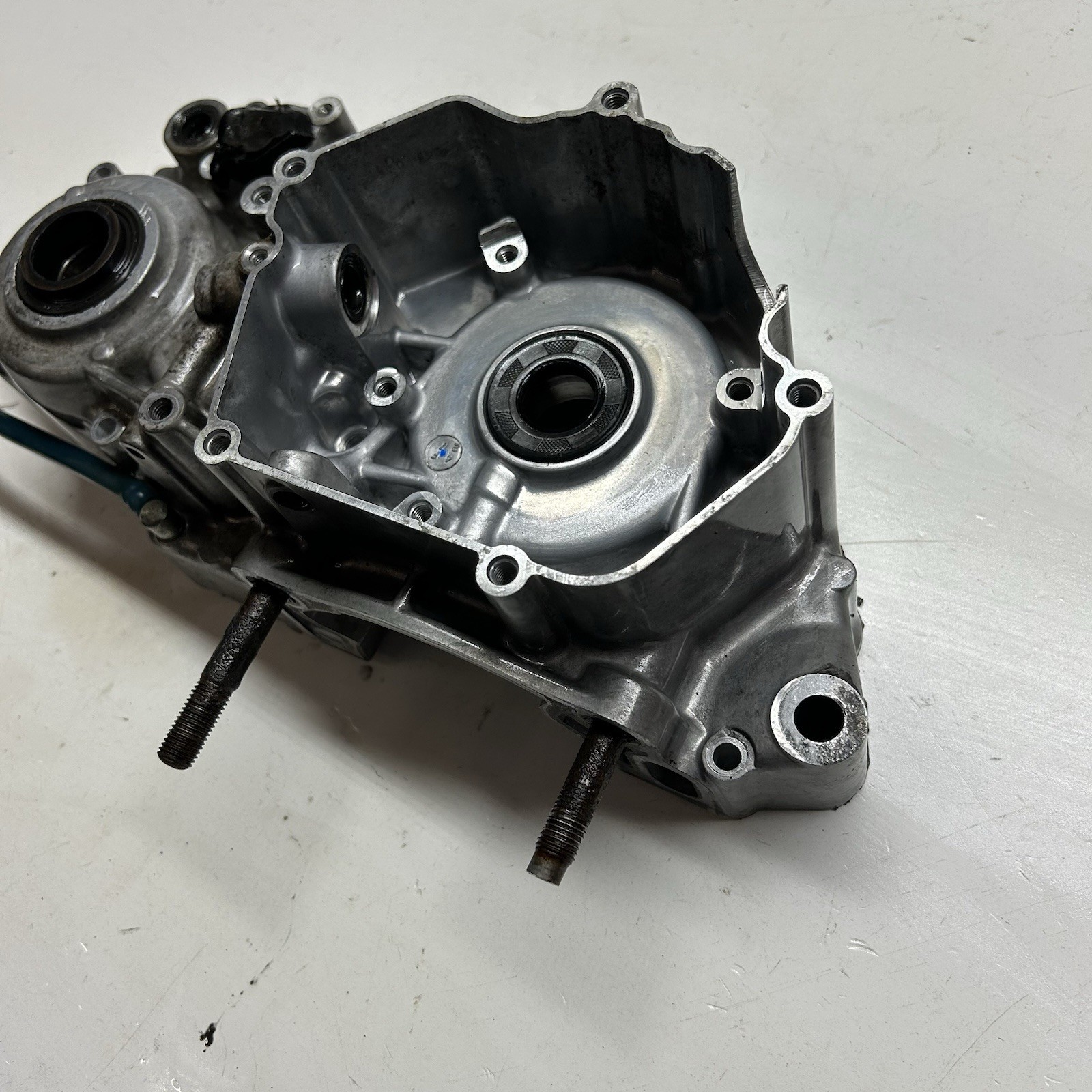 11 - 26 YAMAHA YZ 250 X 2 STROKE LEFT SIDE CRANK CASE BOTTOM END